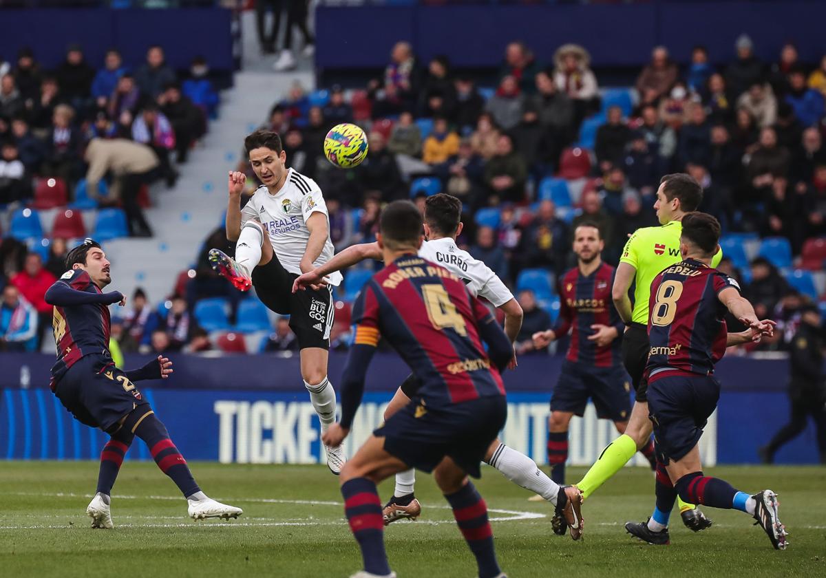 Una imagen del partido de la temporada pasada en el Ciudad de Valencia.