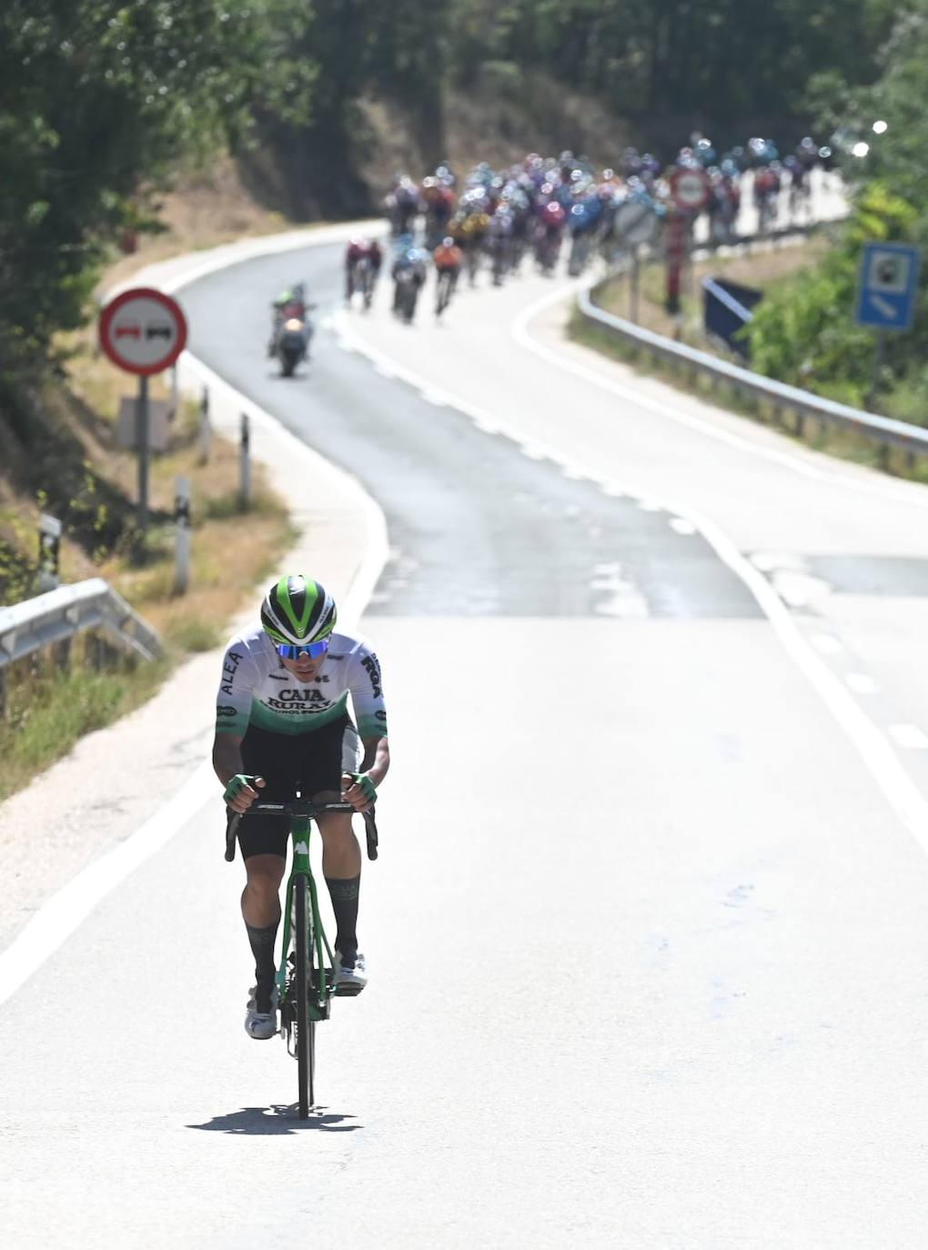 Roglic impone su velocidad en el esprint final para llevarse la tercera etapa