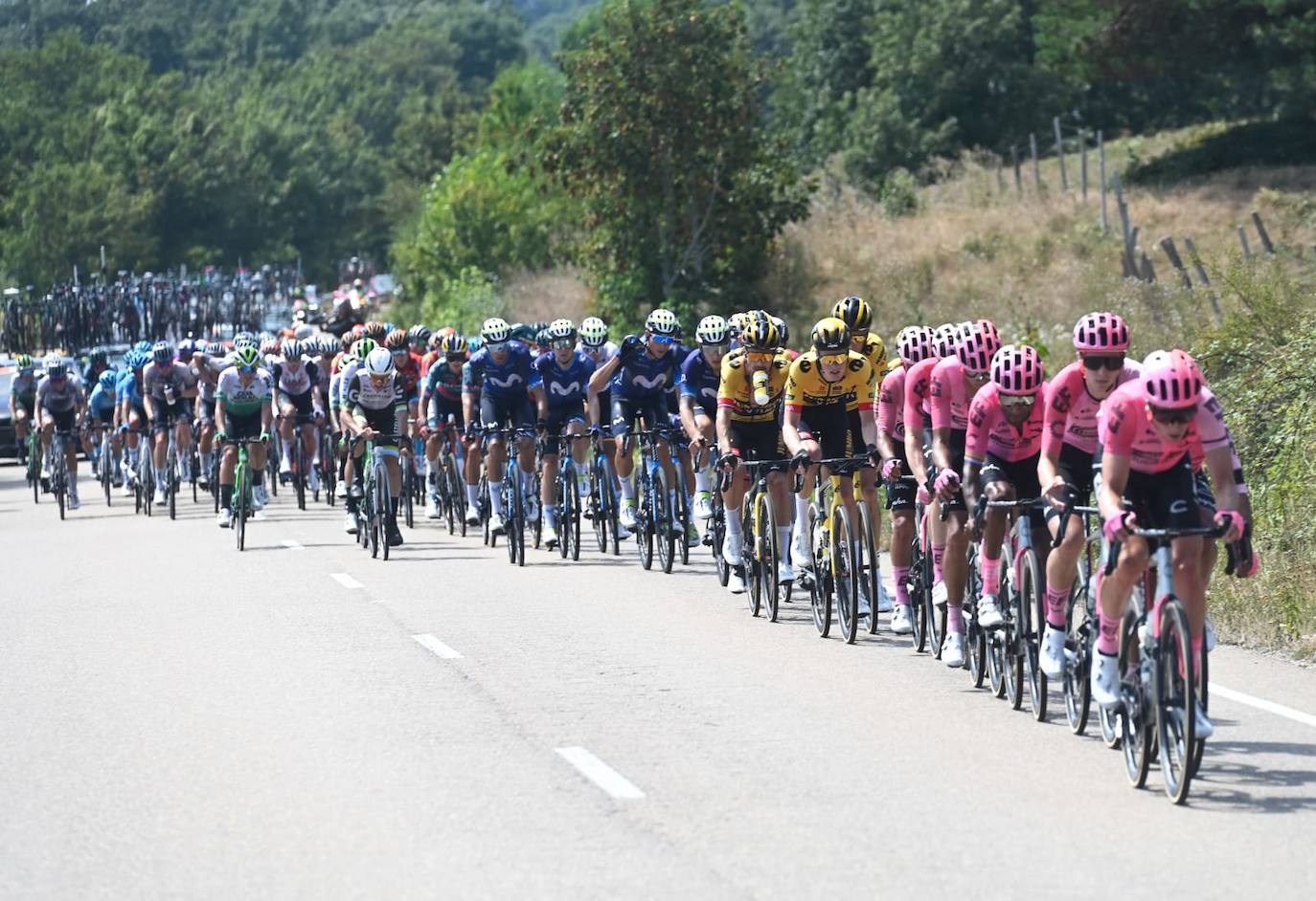 Roglic impone su velocidad en el esprint final para llevarse la tercera etapa