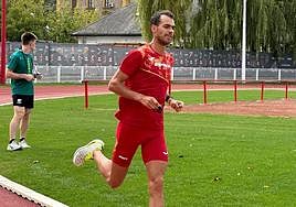 Dani Arce calentando para la carrera