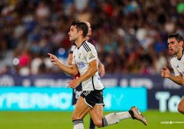 Curro celebra su segundo tanto en liga ante el Levante