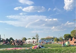 Las piscinas estuvieron abarrotadas en el día más caluroso del que se tiene registro