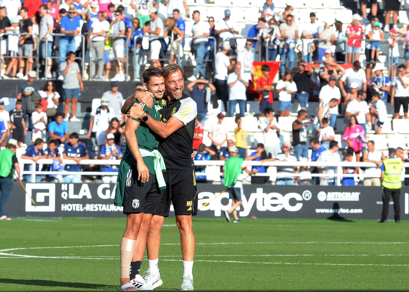 El Burgos CF cosecha su primera victoria de la temporada ante el Real Oviedo