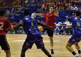 Imagen del encuentro entre el UBU San Pablo Burgos y el Andebol Póvoa.