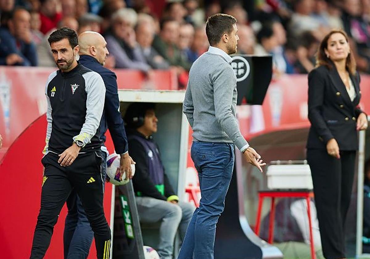 Alesio Lisci en el banquillo de Anduva.