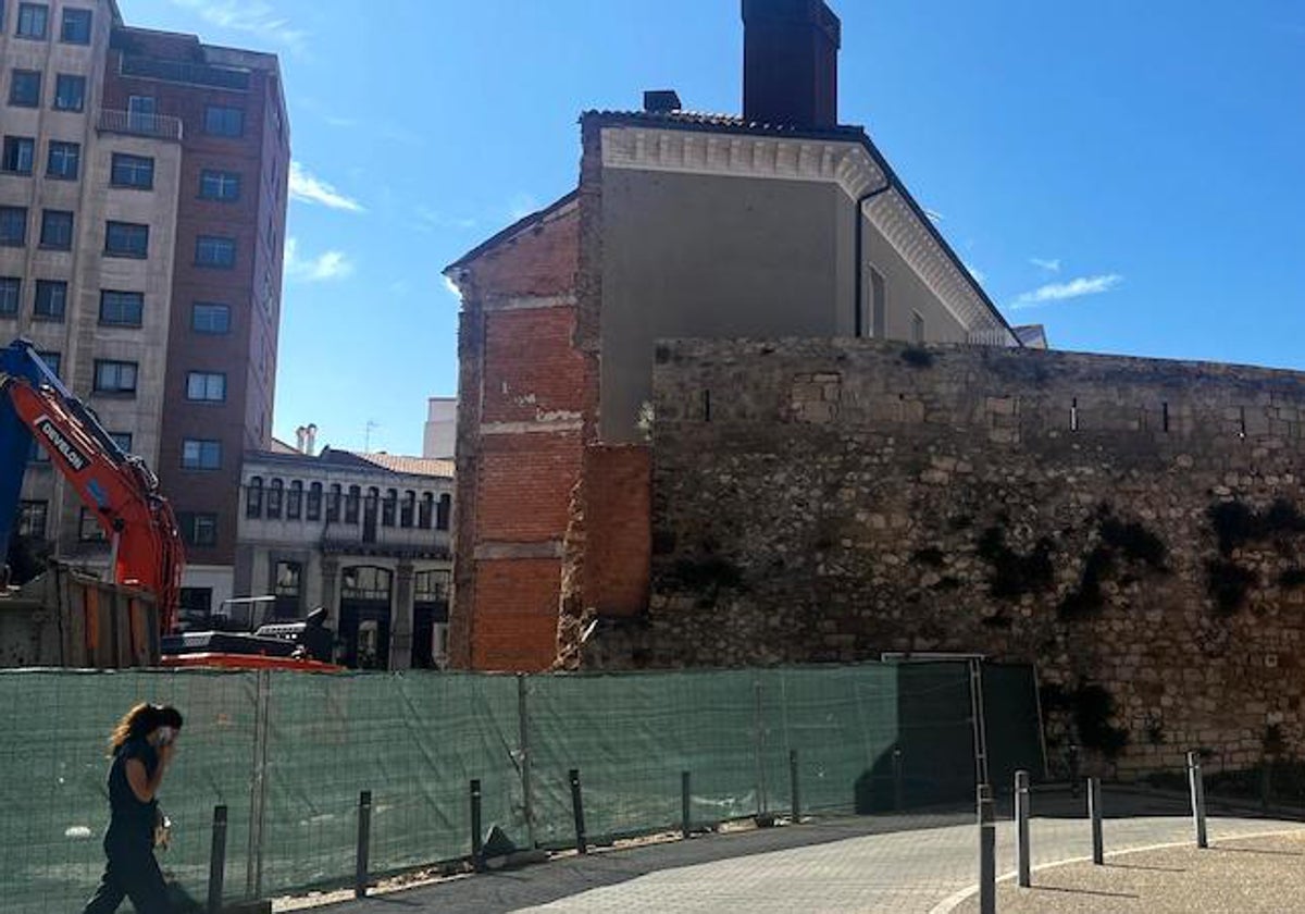 El trozo de muralla estaba oculto tras la edificación de Alonso Martínez 5.