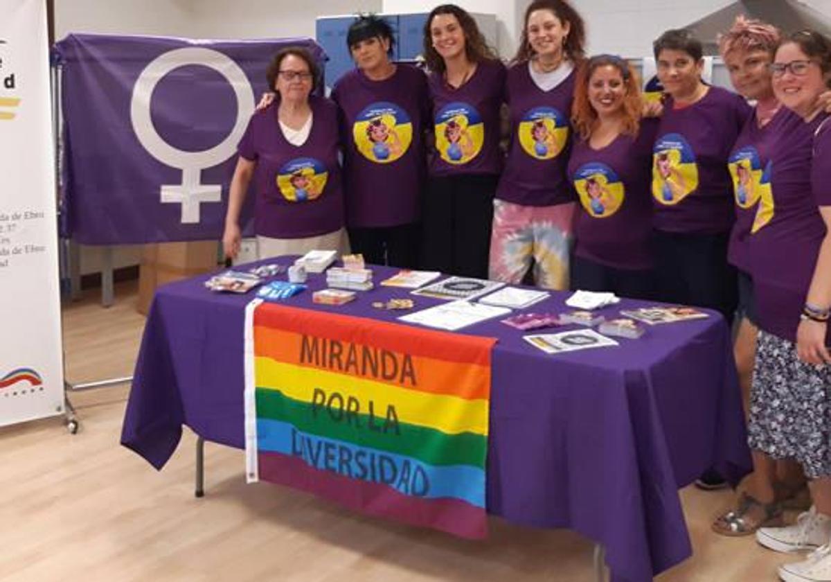 Grupo de voluntarias que atendieron el Punto Violeta en Ebrovisión 2022.