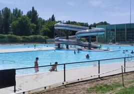 Los usuarios han vuelto a disfrutar de la piscina familiar, esta vez sin fugas y el agua a buena temperatura.