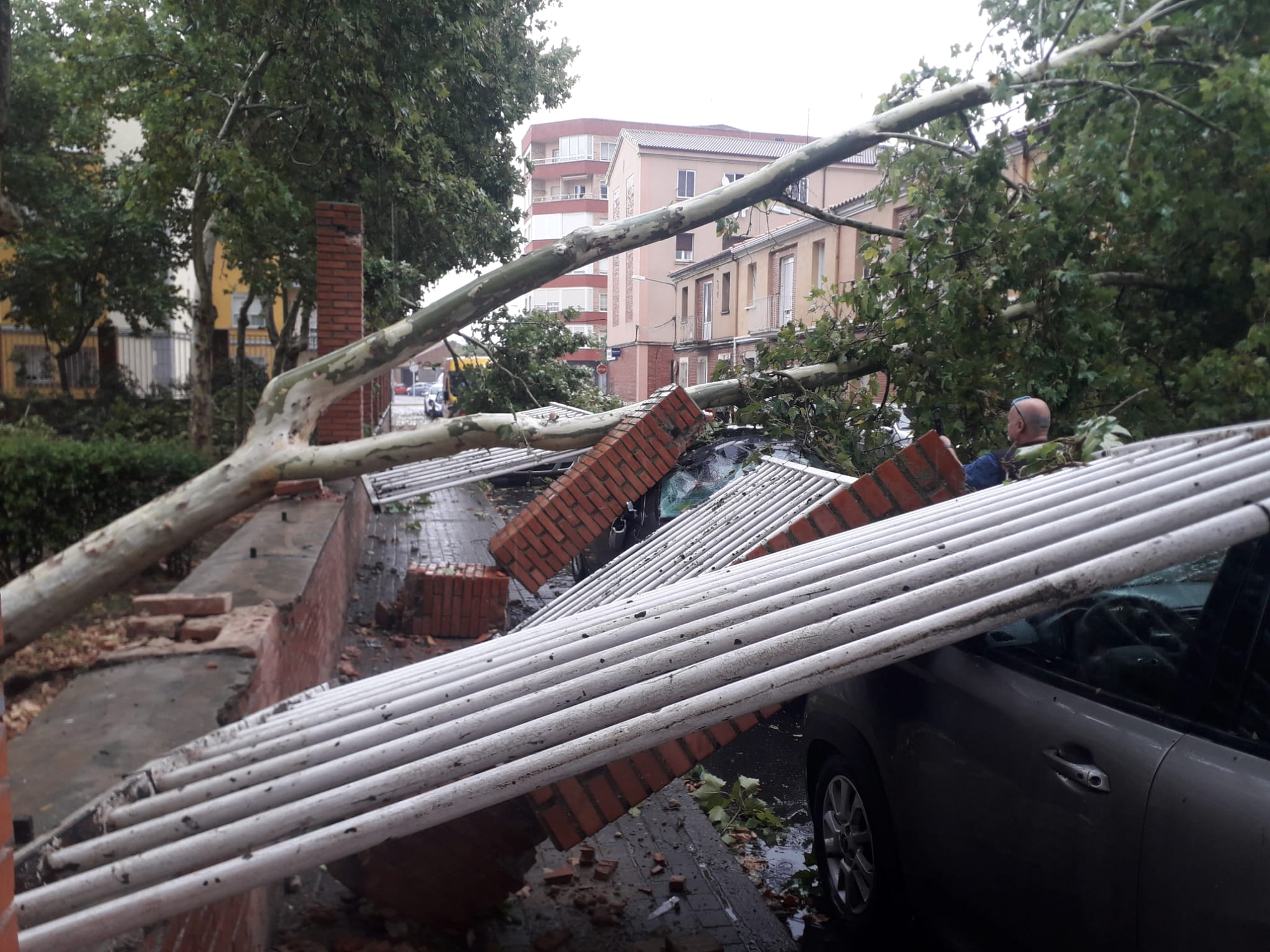 Una tromba de diez minutos causa desperfectos en Aranda de Duero