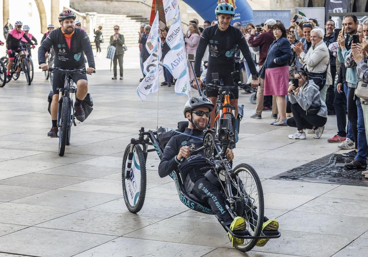 Arranca el Camino de Santiago por las personas con discapacidad 'Sobre Siete Ruedas'