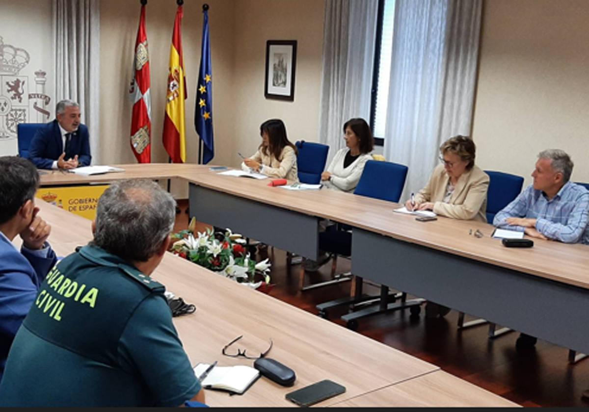 Reunión de los responsables de los organismos de la Administración General del Estado a los que compete la situación de los temporeros.