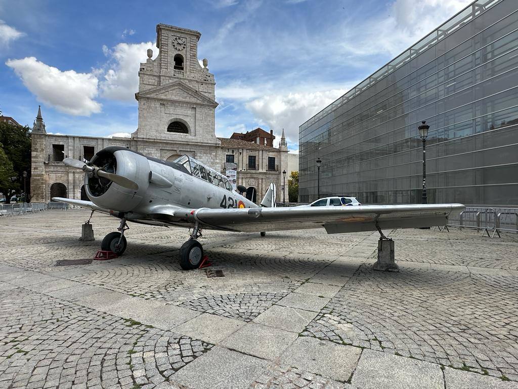 Imágenes del los aviones históricos en el centro de Burgos