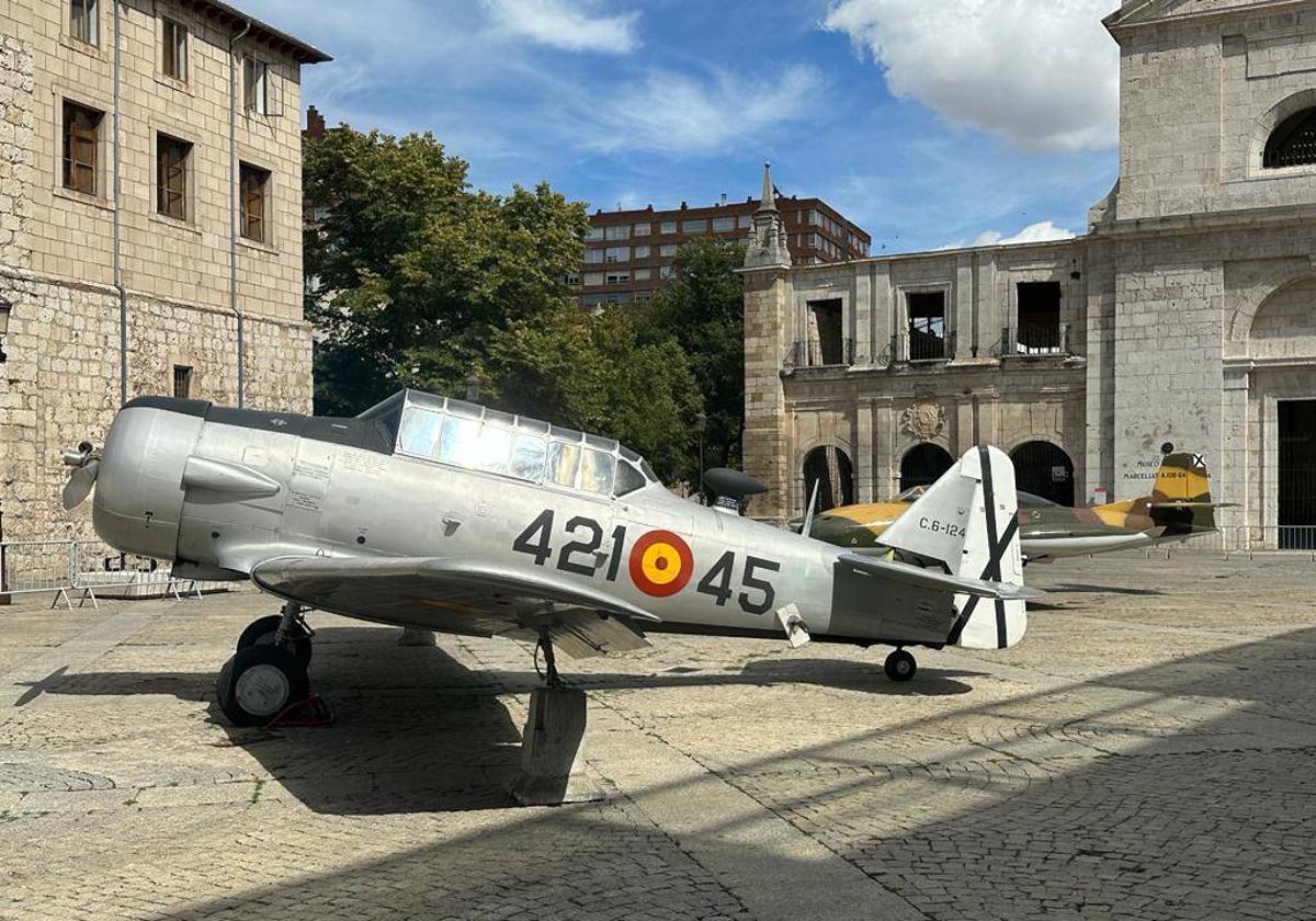 Imágenes del los aviones históricos en el centro de Burgos