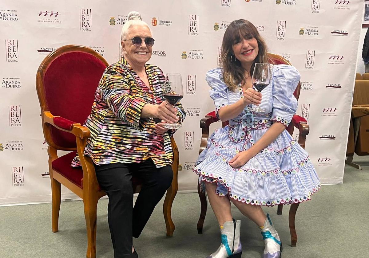 Lola Herrera y Candela Peña brindan en la Fiesta de la Vendimia de Aranda