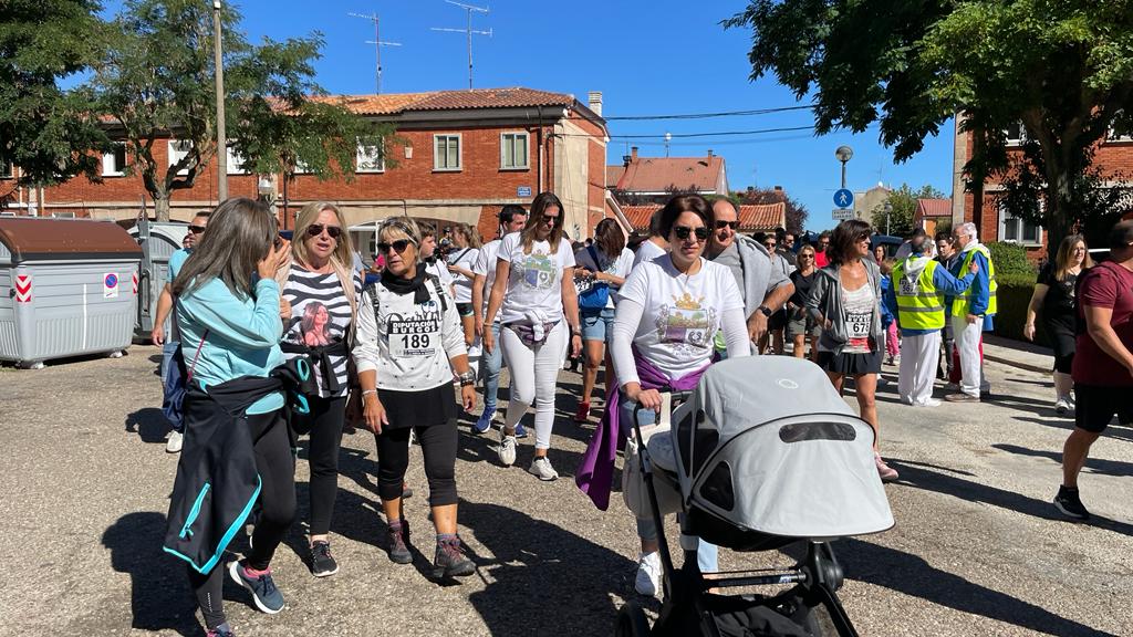 Un millar de burgaleses participan en la Marcha de Peñas solidaria