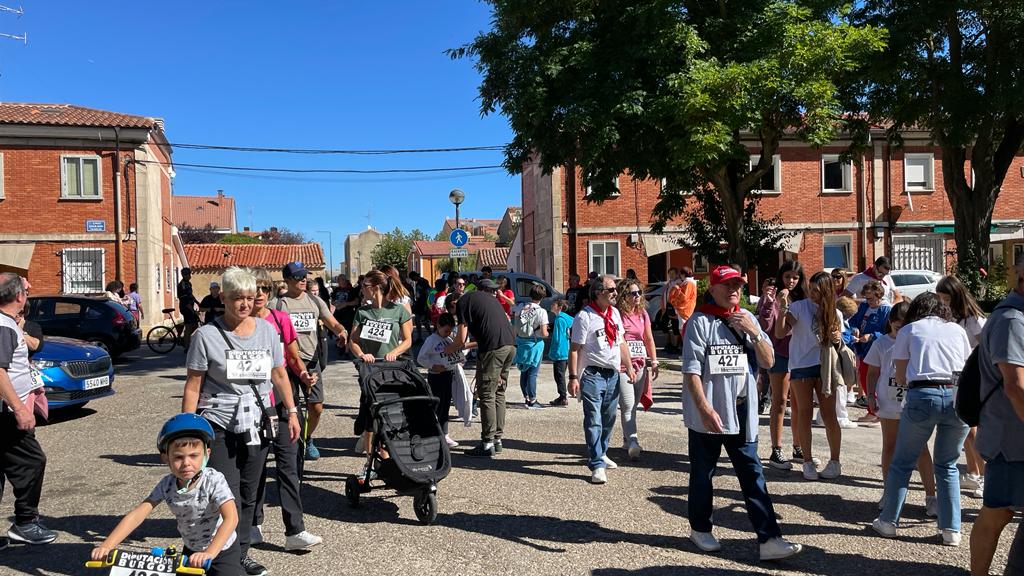 Un millar de burgaleses participan en la Marcha de Peñas solidaria