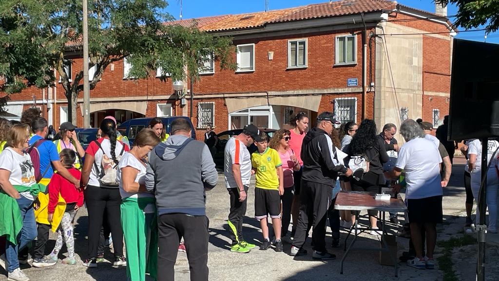 Un millar de burgaleses participan en la Marcha de Peñas solidaria