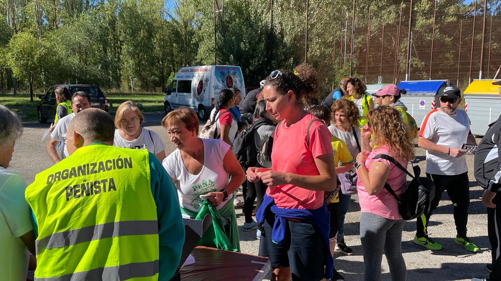 Un millar de burgaleses participan en la Marcha de Peñas solidaria