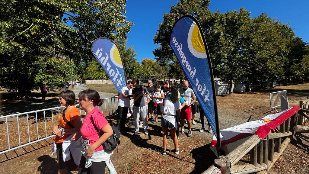 Un millar de burgaleses participan en la Marcha de Peñas solidaria