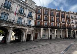 Una alarma en la tercera planta ha provocado el desalojo del Ayuntamiento de Burgos.