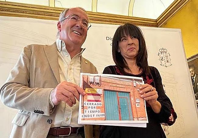 Carretón y Sierra han reclamado explicaciones del cierre.