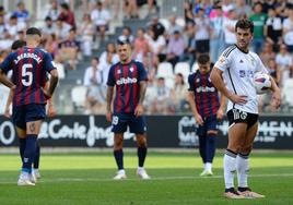 Curro, en el punto de penalti, en el partido ante el Eibar.