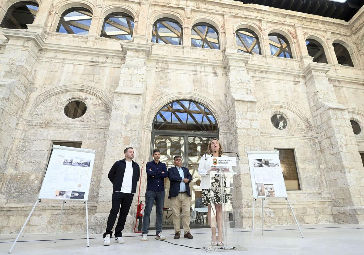 Ayala presentó los detalles de la reforma en el claustro del propio monasterio.