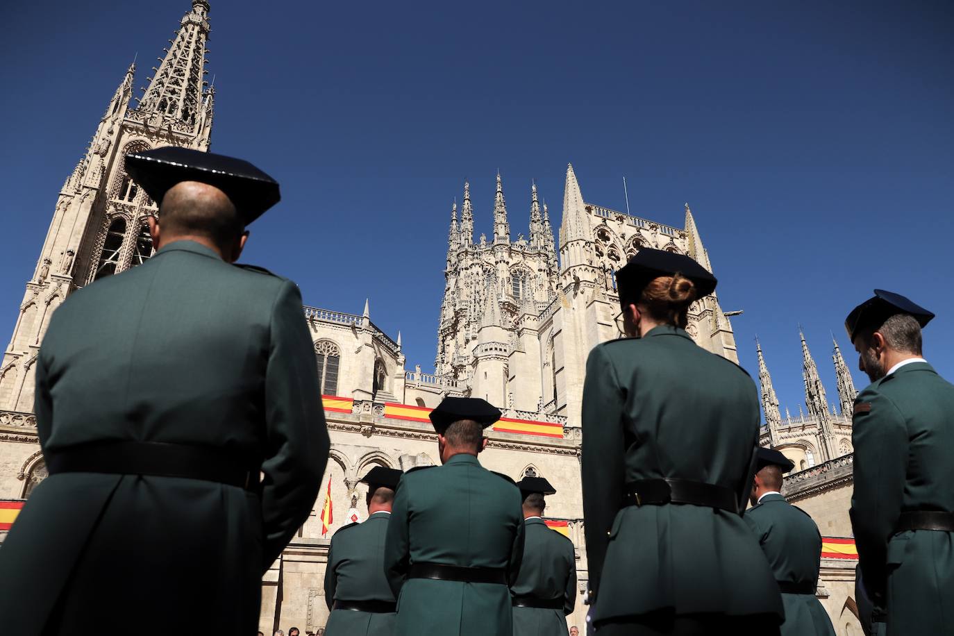 La plaza del Rey San Fernando acoge la celebración de la festividad de la patrona de la Guardia Civil