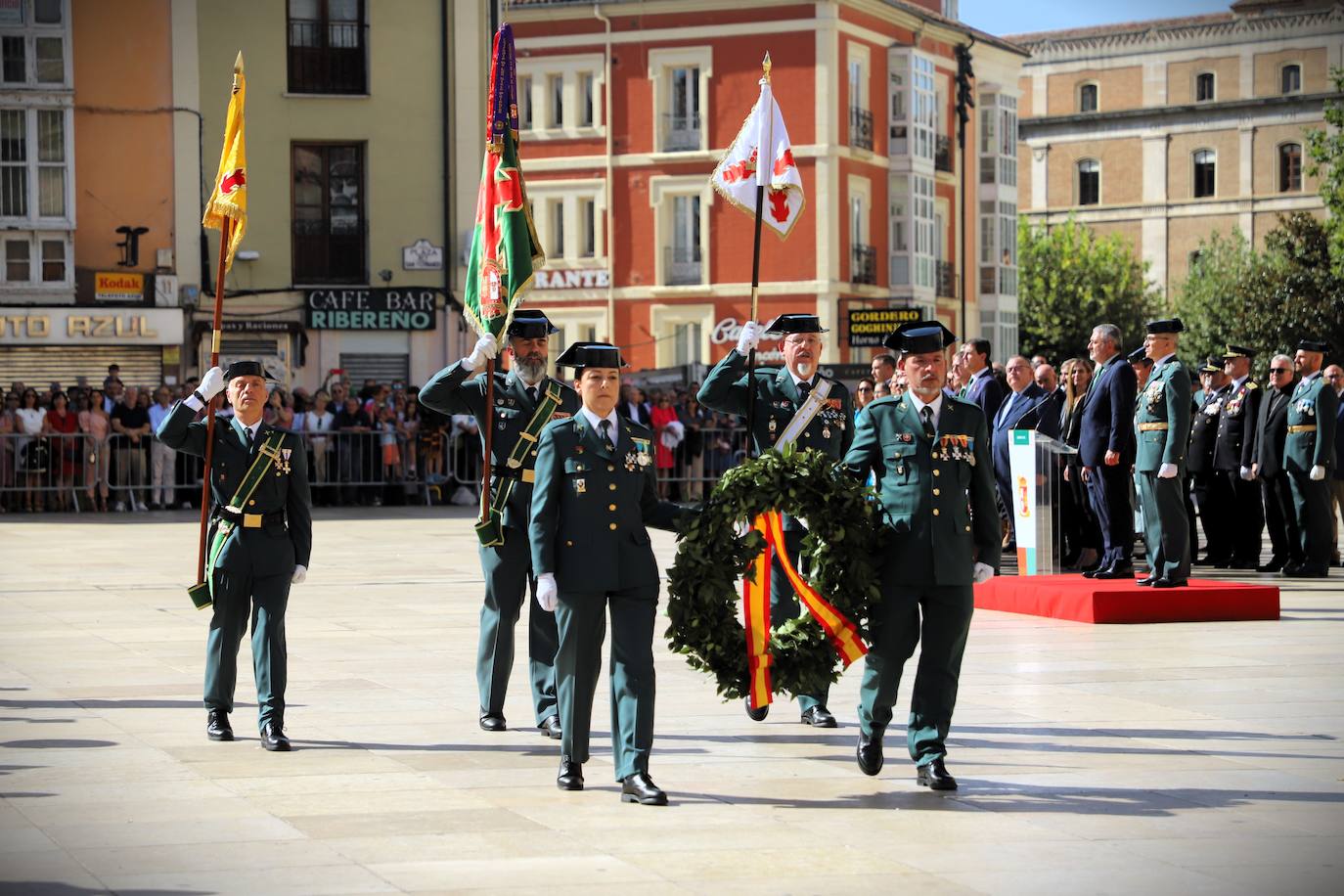 La plaza del Rey San Fernando acoge la celebración de la festividad de la patrona de la Guardia Civil