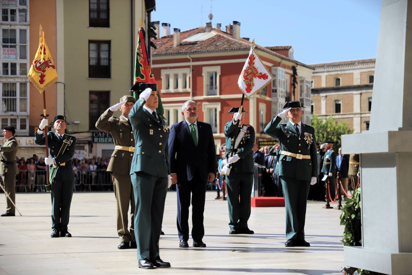 La plaza del Rey San Fernando acoge la celebración de la festividad de la patrona de la Guardia Civil