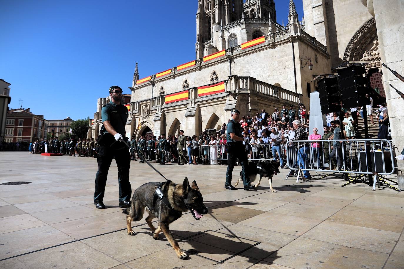 La plaza del Rey San Fernando acoge la celebración de la festividad de la patrona de la Guardia Civil