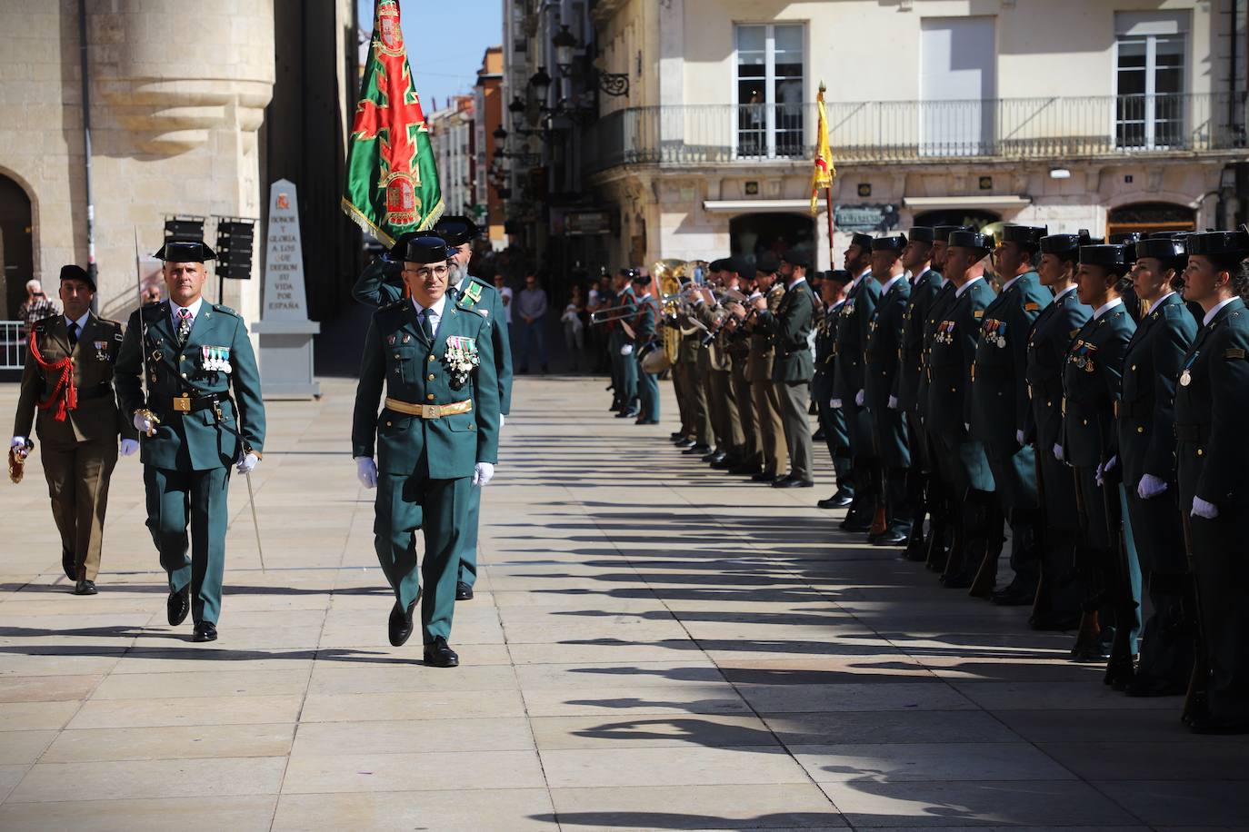 La plaza del Rey San Fernando acoge la celebración de la festividad de la patrona de la Guardia Civil