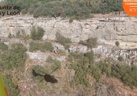 Vista del lugar del accidente desde el helicóptero de Emergencias.