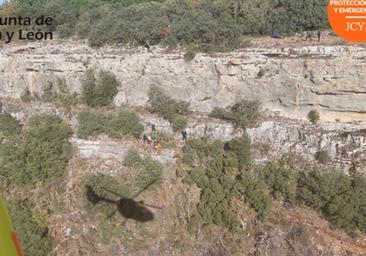 Rescatado un motorista tras caer por un barranco de 12 metros en Valle de Sedano