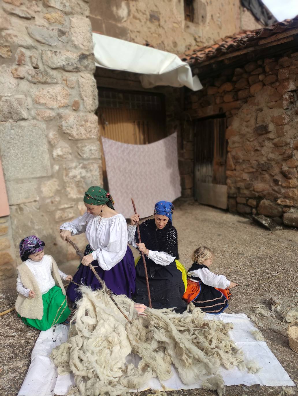 La trashumancia se apodera de Tolbaños de Arriba