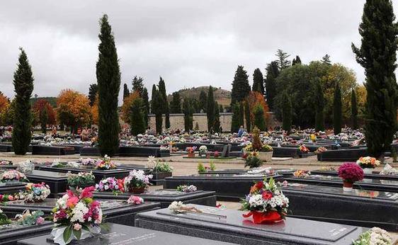 Imagen del Cementerio de San José en la festividad de Todos los Santos