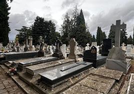 Tumbas del cementerio de Burgos.