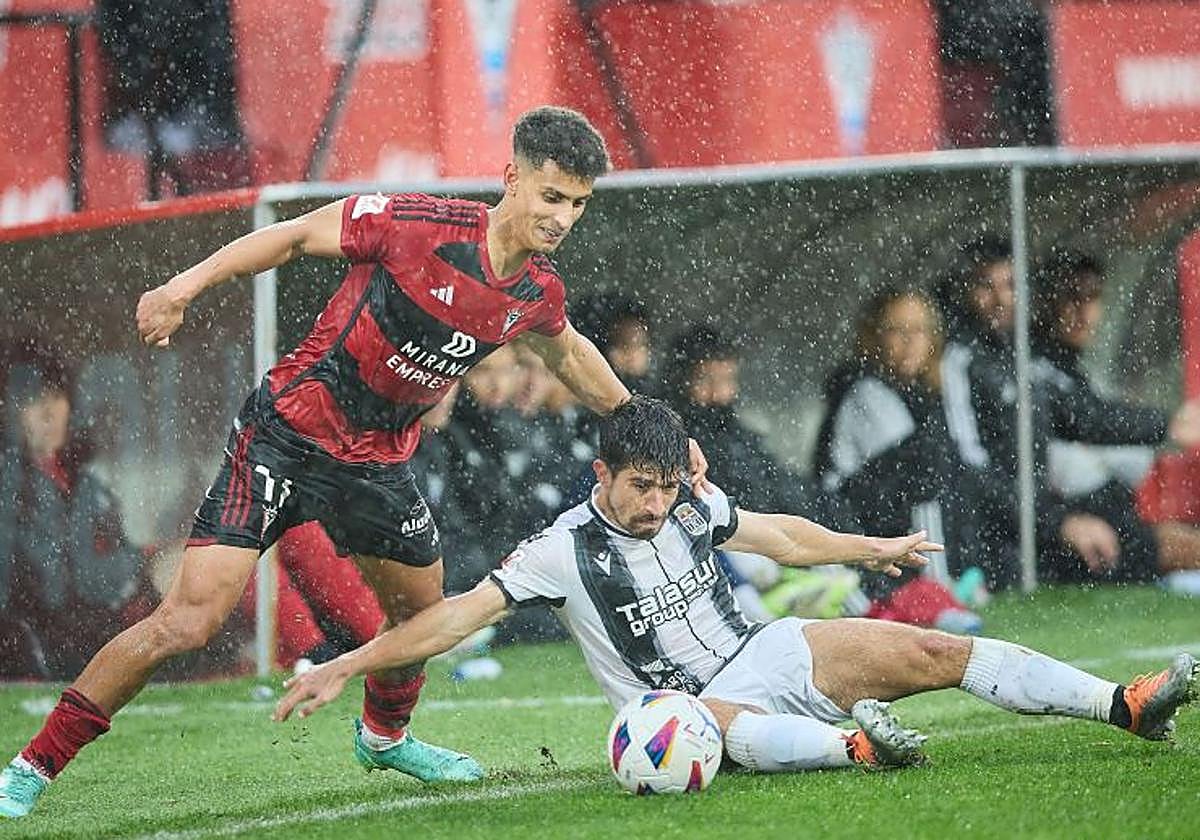 Los jabatos se hicieron con la victoria bajo la lluvia.