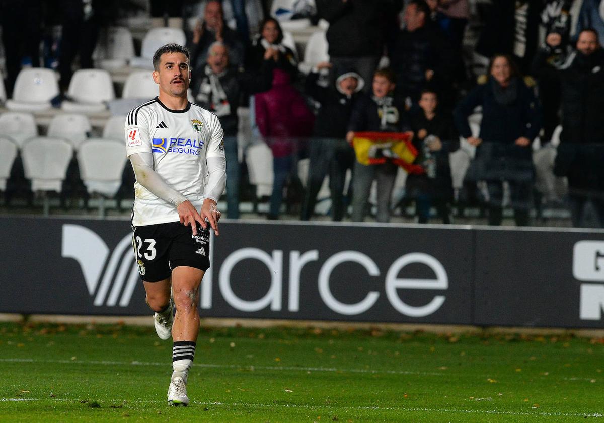 Matos en el partido entre el Burgos CF y el Real Zaragoza en El Plantío.