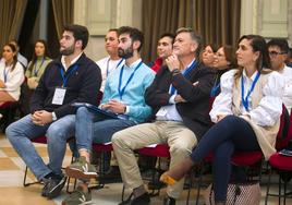 Francisco Vázquez, en Burgos junto a los responsables de Nuevas Generaciones.