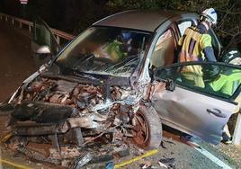 Imágenes del accidente de tráfico ocurrido este viernes a última hora de la tarde entre una furgoneta y un coche en la BU-800 en Cardeñadijo