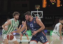 Partido entre el Real Betis Baloncesto y el Tizona Burgos.