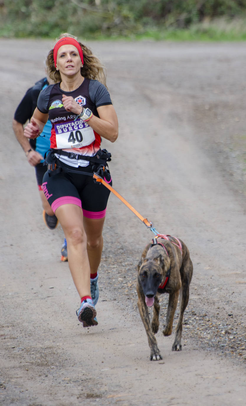 66 participantes disfrutan junto a sus perros de naturaleza y deporte en Urrez