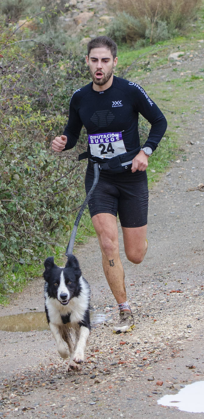 66 participantes disfrutan junto a sus perros de naturaleza y deporte en Urrez