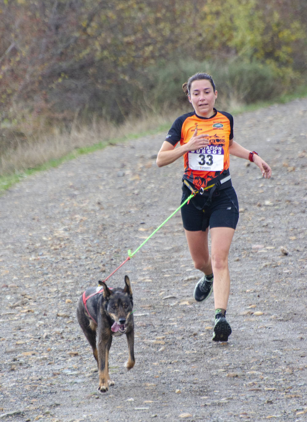 66 participantes disfrutan junto a sus perros de naturaleza y deporte en Urrez