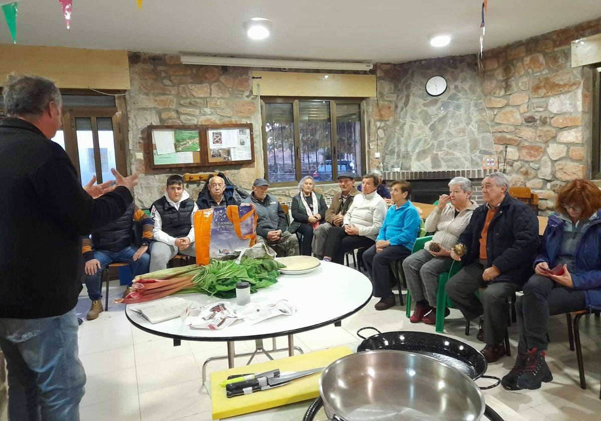 Vecinos de la comarca de Lara que han participado en el taller aller 'Cocinando Momentos'.