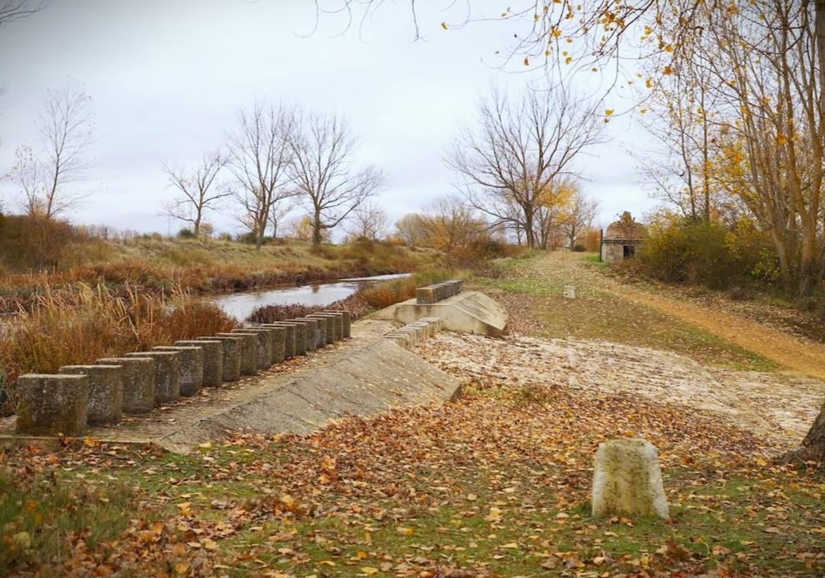 Imagen principal - Más puntos del Canal de Castilla en Melgar de Fernamental. 