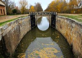 Esclusa del Canal de Castilla en San Llorente de la Vega.