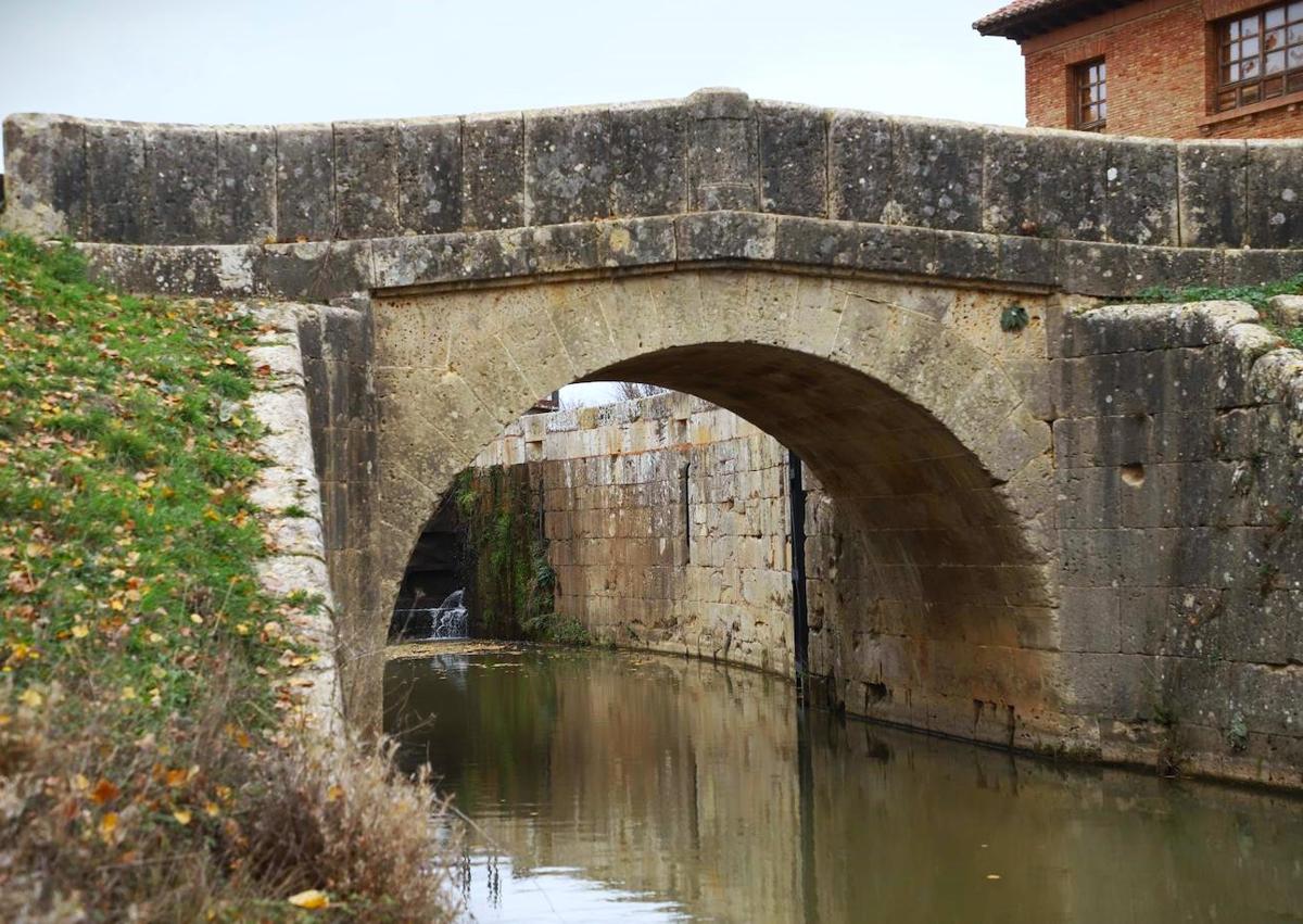 Imagen secundaria 1 - Más puntos del Canal de Castilla en Melgar de Fernamental. 