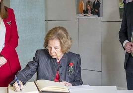 La reina Doña Sofía en la sede de la Fundación Atapuerca.